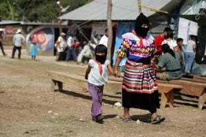 women-gathering-tim-russo-3